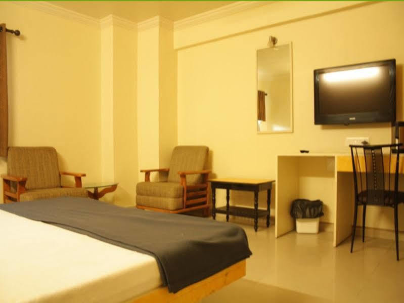 Hotel Dudawat Ahmedabad Exterior photo