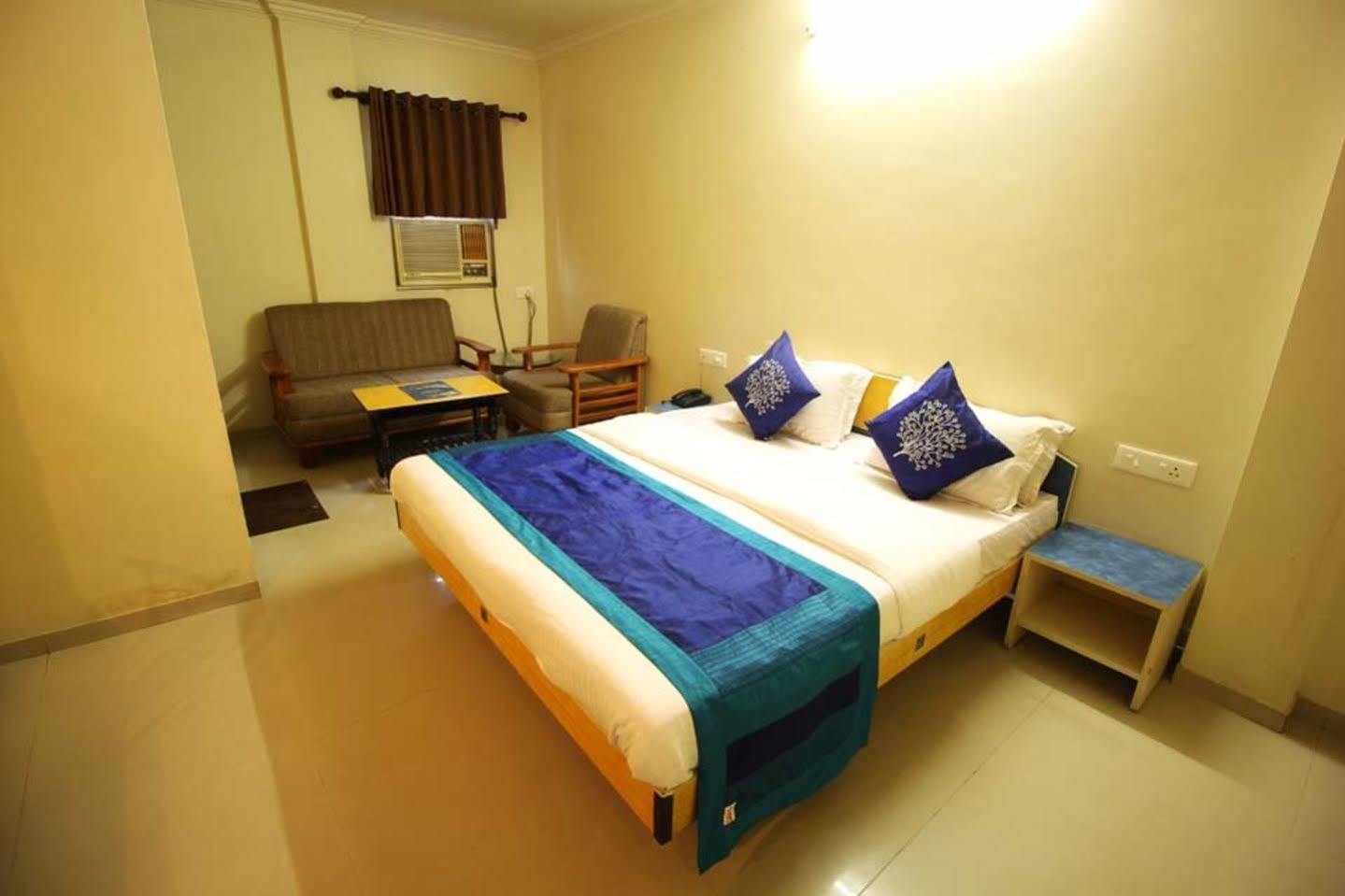Hotel Dudawat Ahmedabad Exterior photo